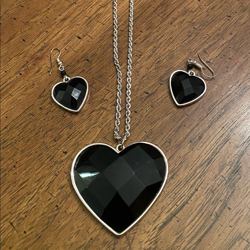 Black heart necklace and earring set